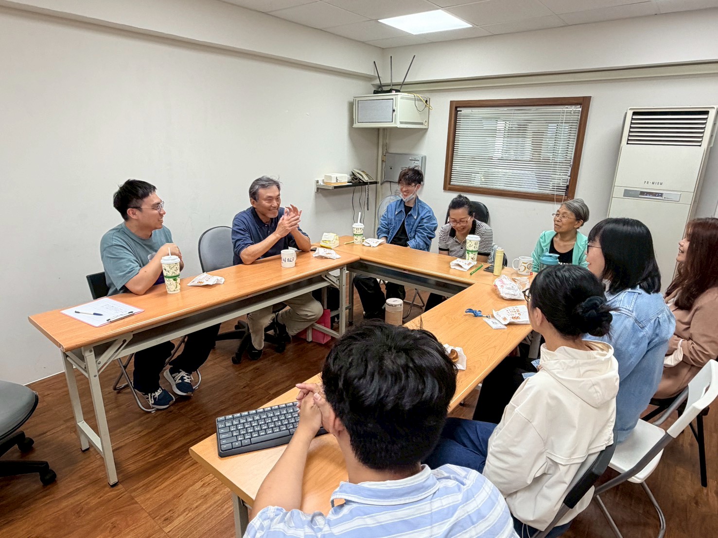 賽珍珠同仁與志工交流互動，介紹本會宗旨，並透過人格特質探索適合投入的志工服務方向。